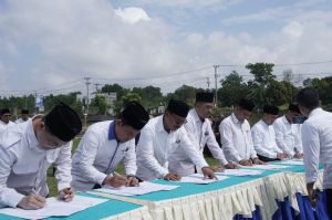 Ratusan Pejabat UIN STS Jambi Dilantik  di Lapangan Terbuka, Ini Pesan Rektor