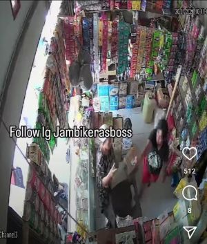 Pura-Pura Bisu Seorang Wanita Paruh Baya di Jambi Nekat Curi Uang Milik Toko Kelontong 
