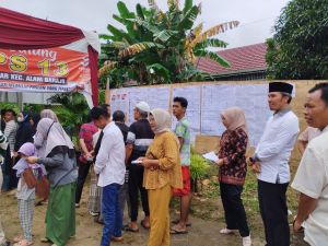 Ketua DPRD Provinsi Jambi Salurkan Hak Pilih Di TPS 13 Kenali Besar