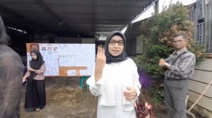 Ratu Munawaroh dan Anak, Nyoblos di TPS 44 Mayang : Ganjar-Mahfud MD Menang 