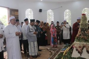 Bupati Tanjab Barat Hadiri Haul ke-87 Syekh Abdurrahman Siddiq di Sapat