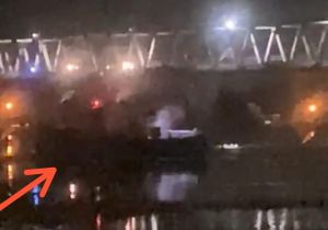 BREAKING NEWS : Kapal Tanpa Muatan Diduga Tabrak Jembatan Aur Duri I