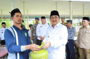 Bupati Anwar Sadat Tinjau Operasi Pasar Elpiji Bersubsidi di Kuala Betara