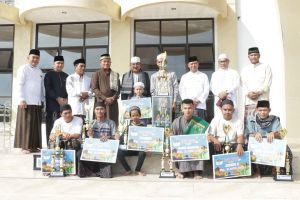 Bupati Anwar Sadat Serahkan Hadiah Juara Arakan Sahur, Ini Pemenangnya