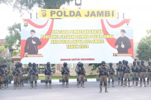Kapolda Jambi Pimpin Apel Keberangkatan 100 Personel Brimob Pergi Tugas ke Papua