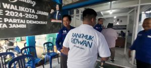 Sejumlah Pria Berbadan Tegap dengan Tagline 