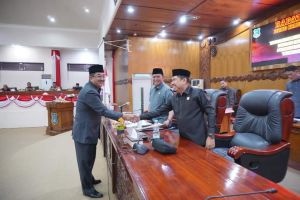 DPRD Tanjabbar Rapat Paripurna Ketiga Tanggapan Bupati atas Pandangan Fraksi-fraksi