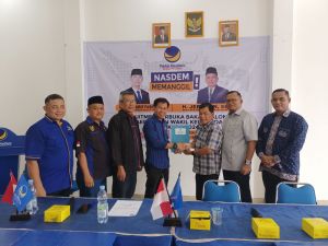 Incar Perahu HAR, Maulana Jadi Cawako Pertama Ambil Formulir di NasDem