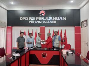 Galang Dukungan Parpol, Romi Haryanto Ambil Formulir di PDIP