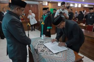 Bupati Anwar Sadat Lantik Pejabat Sekda Tanjab Barat, Ini Pesannya