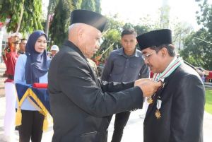 Bangun Aparatur Berintegritas, Bupati Tanjab Barat Raih Bintang Astha Brata
