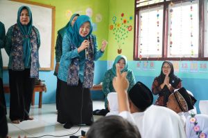 Ketua TP-PKK Provinsi Tinjau Posyandu Pinang Merah Tanjabtim