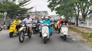 Diiringi Pendukung, Al Haris-Sani Kendarai Motor Mendaftar ke KPU