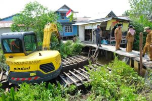 Bupati Anwar Sadat Pantau Normalisasi Parit Lapis, Atasi Banjir di Sungai Nibung