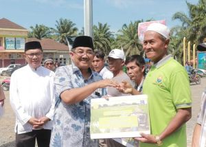 Bupati Anwar Sadat Tinjau Pasar Murah di Desa Sri Agung dan Serahkan Berbagai Bantuan