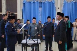 Bupati Tanjab Barat Lantik Hermansyah Sebagai Sekda Definitif