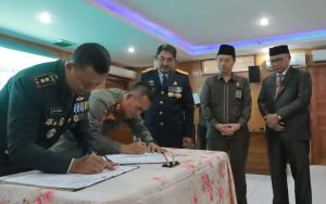 Pemkab Tanjab Barat Teken NPHD Pengamanan Pilkada Serentak 2024