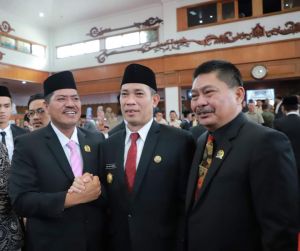 Pjs. Bupati Tanjab Barat Hadiri Pengucapan Sumpah Janji Pimpinan DPRD Provinsi Jambi