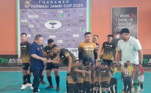 Tunjukkan Eksistensi di Bidang Kesehatan, GP Farmasi Gelar Piala Bergilir Turnamen Futsal CUP 2024