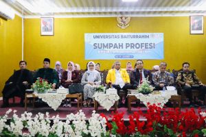 UBR Jambi Yudisium Ratusan Mahasiswa-Pengambilan Sumpah Profesi, Rektor: Jaga Nama Baik Almamater