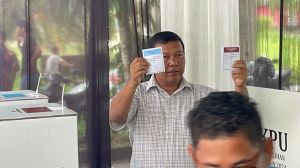 Di TPS Romi Nyoblos, Romi-Sudirman Menang 288 Suara, Haris-Sani 89 Suara