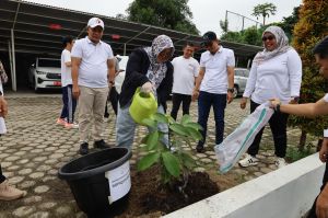 Bawaslu Jambi Tanam Pohon ‘Integritas’