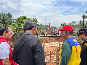 Cek Pemasangan Jembatan Bailey di Jalan Putus Jujuhan, Edi Purwanto: Tonase Maksimal 20 Ton