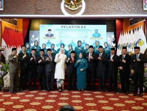 Bupati Tanjab Barat Hadiri Pelantikan Ketua TP PKK dan Pembina Posyandu Hj Fadhilah Sadat