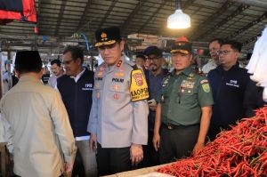 Jelang Lebaran Kapolda Jambi Tinjau Harga Bapok di Pasar Tradisional