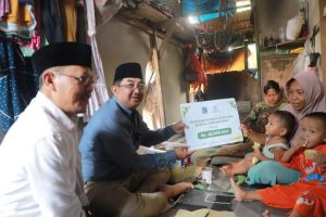 Bupati Tanjab Barat Anwar Sadat, Bantu Janda Lima Anak Miliki Rumah Layak Huni