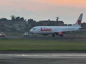 Pesawat Lion Air Jambi - Jakarta Gagal Lepas Landas, Berikut Penampakannya Saat Dievakuasi 