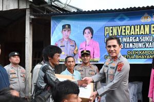 Kapolda Jambi Saluran Bantuan SAD di Bantin VIII