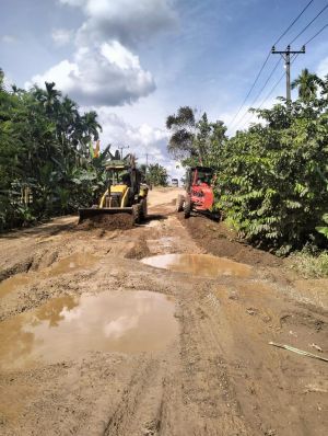 PUPR Perbaiki Jalan Provinsi Rusak Berat di Tanjabtim - Perusahan Sumbang Material Dalam Penanganan 