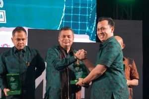 Dukung Pengembangan Kewirausahaan,  KFA Terima Penghargaan HIPMI Award di Musda XII