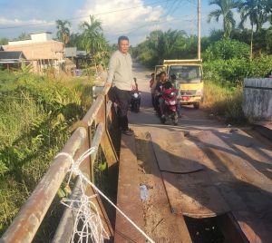 Wabup Katamso Tinjau Perbaikan Jembatan Penghubung di Desa Kemuning
