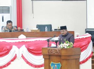 Bupati Anwar Sadat Sampaikan Tanggapan atas Pemandangan Umum Fraksi DPRD Tanjabbar