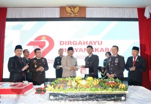 Ketua DPRD Tanjab Barat Hadiri HUT Bhayangkara ke -79 