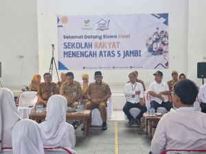 Sekda Sudirman Sambangi Sekolah Rakyat di Hari Pertama Kegiatan Belajar Mengajar  