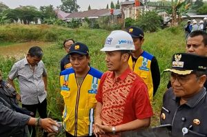 Tinjau Kolam Retensi di Kota Jambi, Edi ke BWSS VI : Jangan Sampai Ambruk, Nanti Saya Cek Pakai Palu