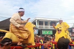 Anwar Sadat: Pawai Budaya Jadi Cerminan Kreasi dan Kekayaan Adat Tanjab Barat