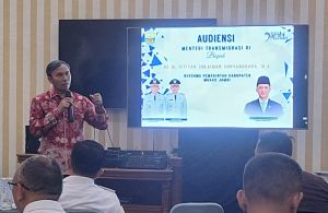 Edi Purwanto Komit Tuntaskan Persoalan Transmigrasi - Menteri Iftitah Turun ke Desa Gambut Jaya