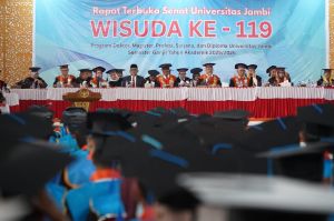 Sekda Sudirman ke Wisudawan UNJA : Terus Tingkatkan Keahlian