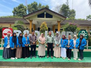 Mahahsiswa Prodi Biologi Fakultas Sain dan Teknologi UIN Pratikum Biologi Molekuler di Lab WKS