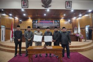 DPRD Tanjabbar dan Pemkab Teken Ranperda Perubahan APBD Tahun Anggaran 2025