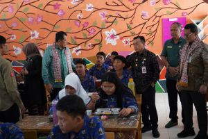Gubernur Dampingi Wamen PAN-RB Tinjau Pelaksanaan MBG di SMA 10 Jambi