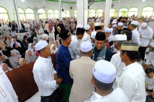 Hadiri Tabligh Akbar Haul Syekh Abdul Qodir Al-Jailani, Wagub Sani: “Alhamdulillah” Adalah Doa Palin