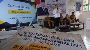 Sy Fasha Perjuangkan Akses Pendidikan: Ratusan Siswa di Jambi Terima Beasiswa PIP Jalur Aspirasi