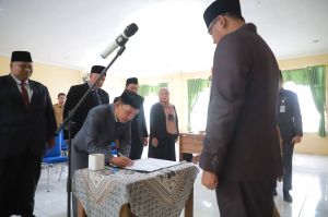 Wakili Bupati Tanjab Barat, Sekda Lantik 7 Pejabat Eselon III dan IV 