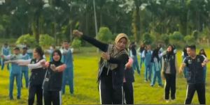 Mahasiswa KKN Posko 12 UBR Jambi Ajak Siswa SMPN 43 Muaro Jambi Hidup Sehat Lewat Senam Enerjik