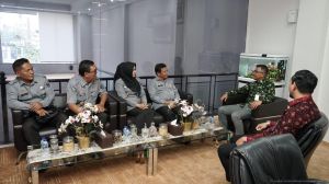 Perkuat Pengawasan PNPB Fidusia, Kakanwil Kemenkum Jambi Datangi OJK